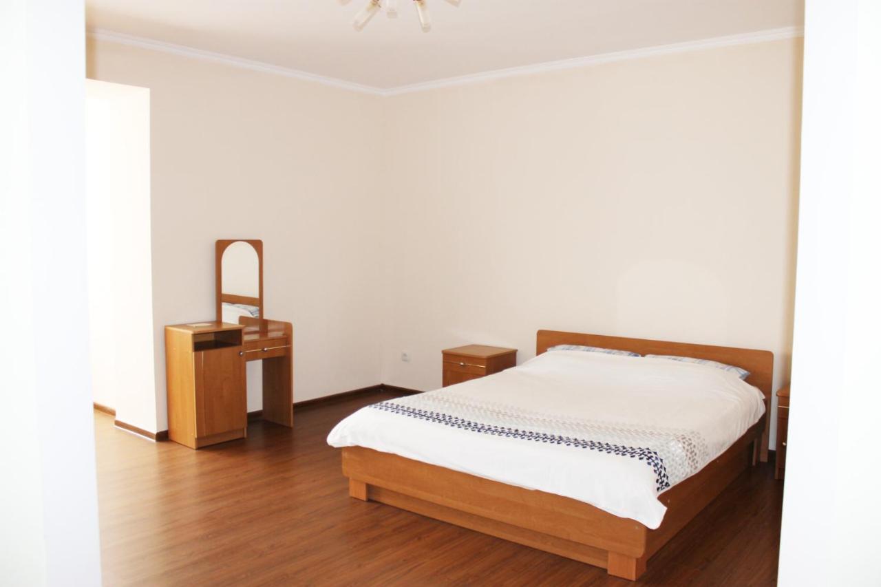 Ferienwohnung Центр Міста Однокімнатна Новобудова Lutsʼk Exterior foto